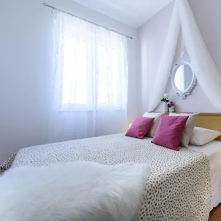 Kulisic Apartman *